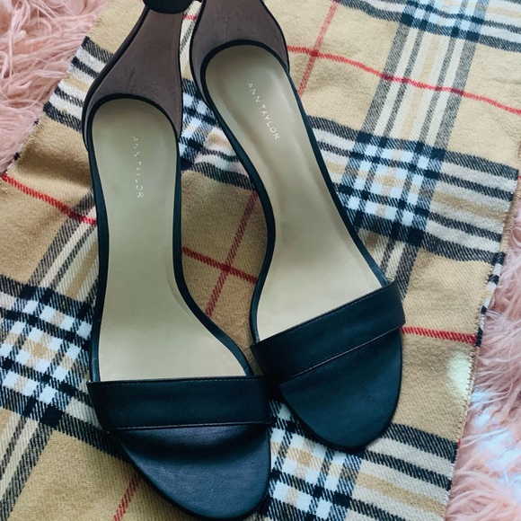 Ann Taylor - Picture 3 of 11